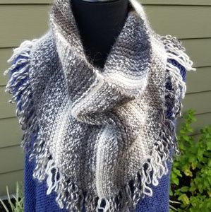Fringed cowl